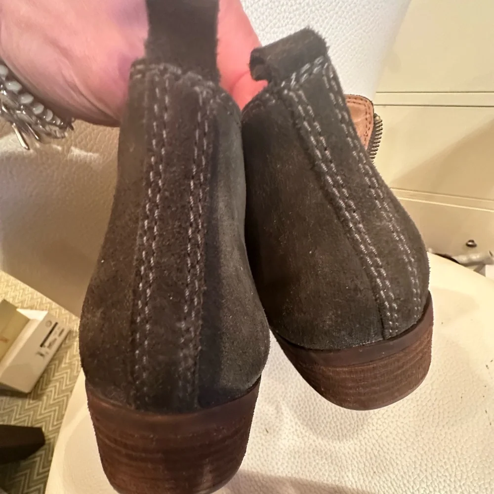 Lucky Brand NWOT Dark Green/ Gray Suede Leather Booties Double Zip Stacked Heel